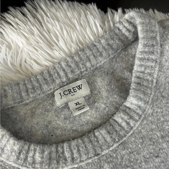 J. Crew Relaxed Gray Crewneck pullover Sweater 🩶 - Picture 3 of 11